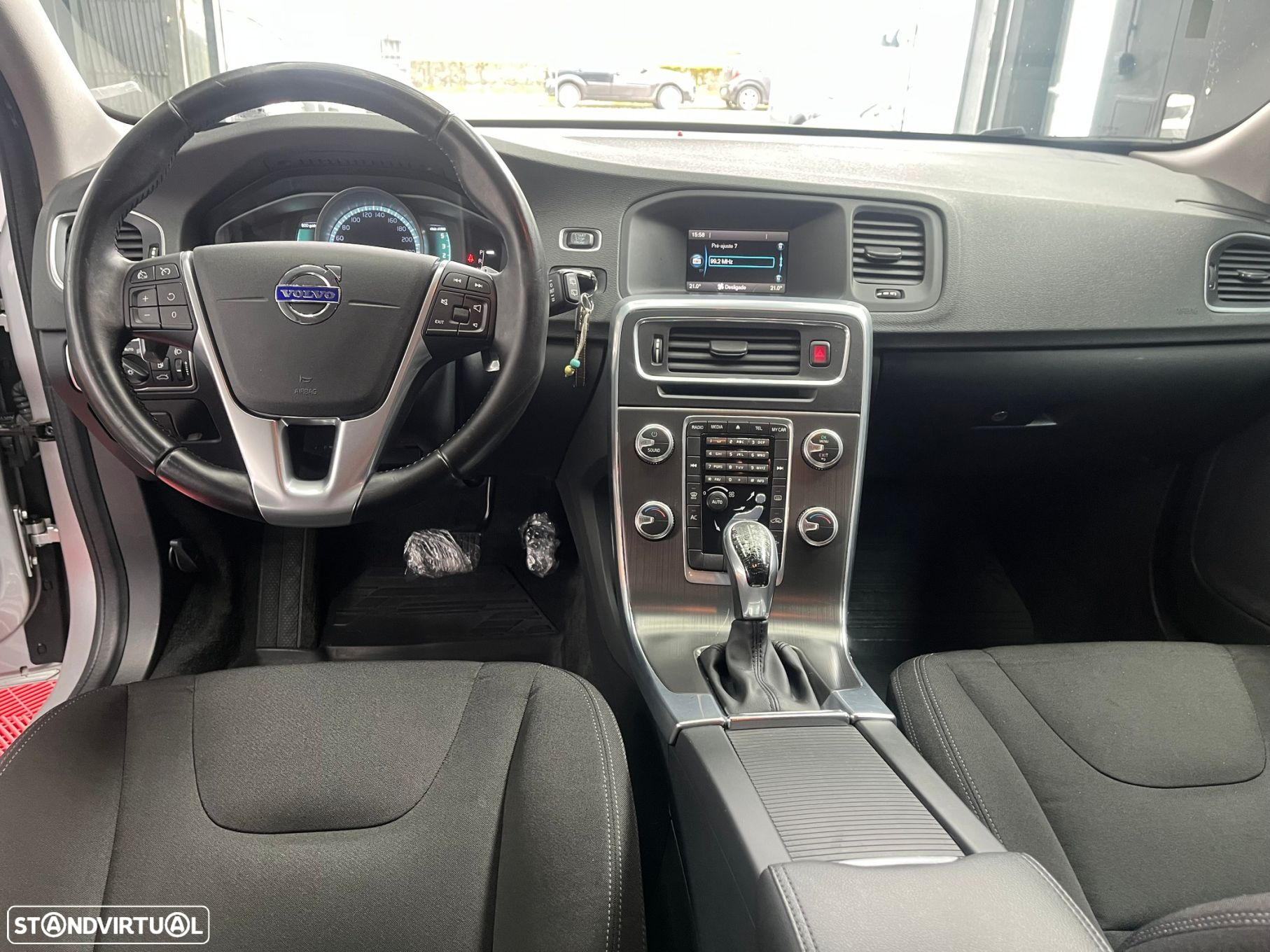 Volvo V60 2.0 D2 Kinetic Geartronic - 10
