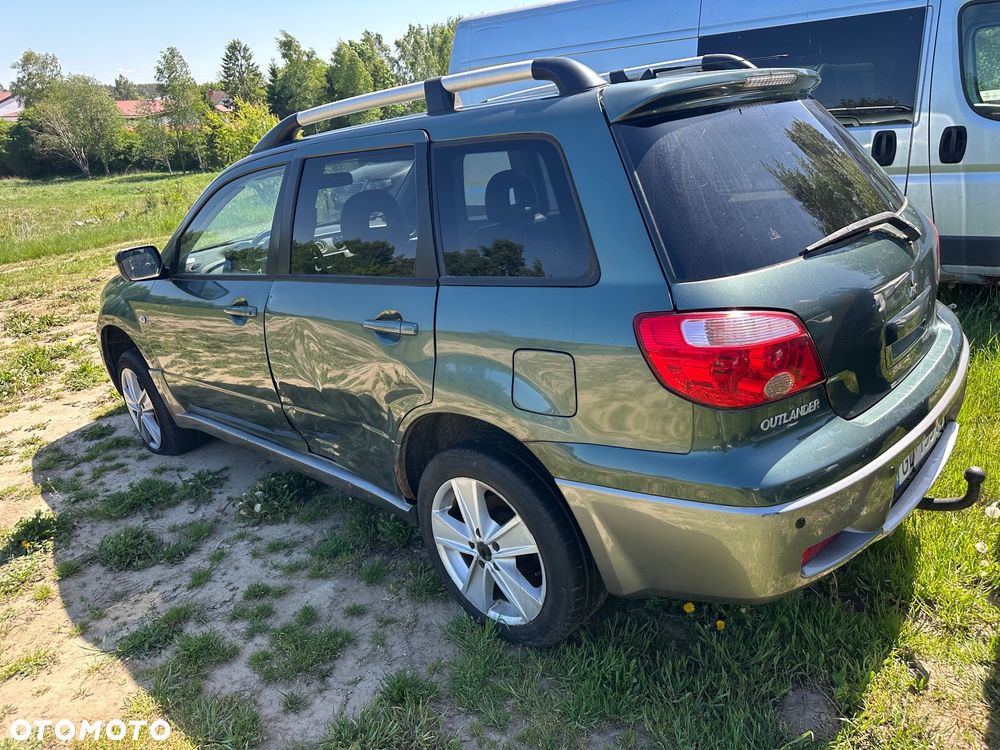 Mitsubishi Outlander 2.0 4WD Invite - 12