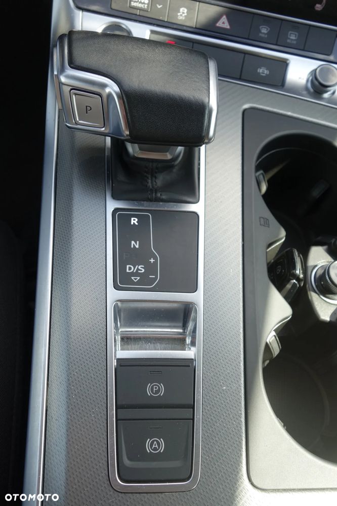 Audi A6 Avant 40 TDI quattro S tronic S line - 32