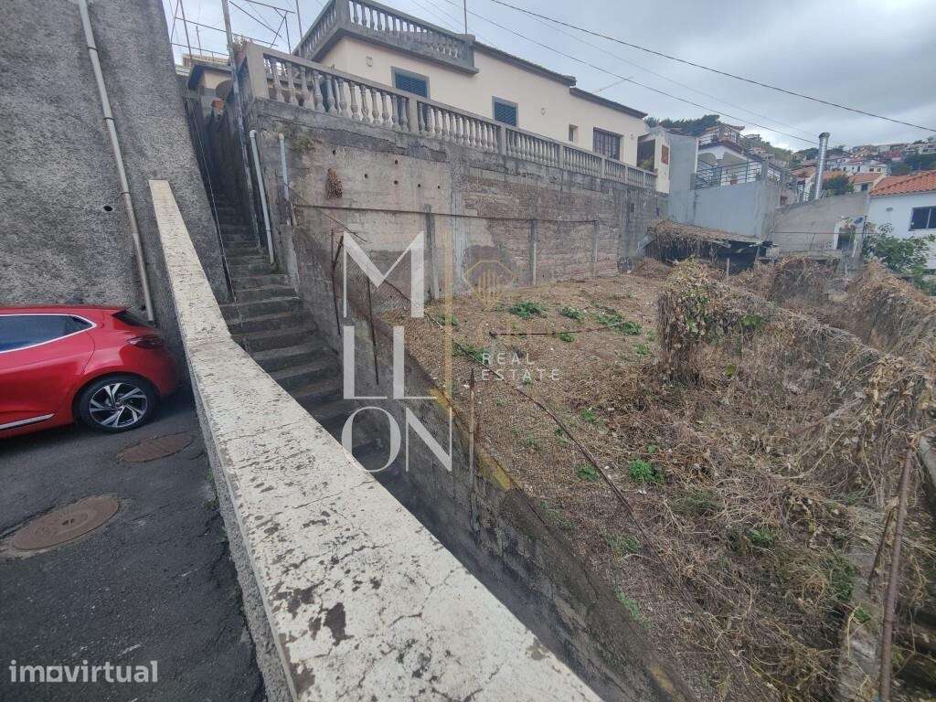 Moradia T2 para reabilitação total, localizada na zona de Santo Antóni - Grande imagem: 4/7