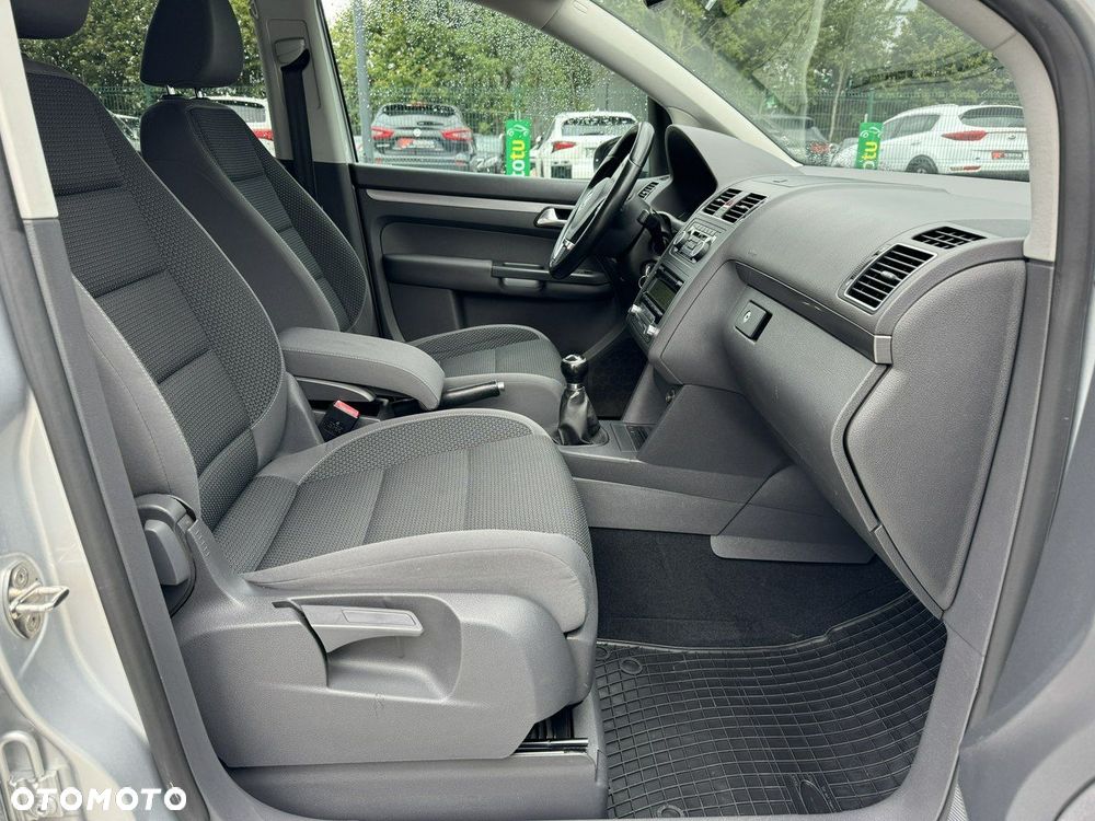 Volkswagen Touran - 33