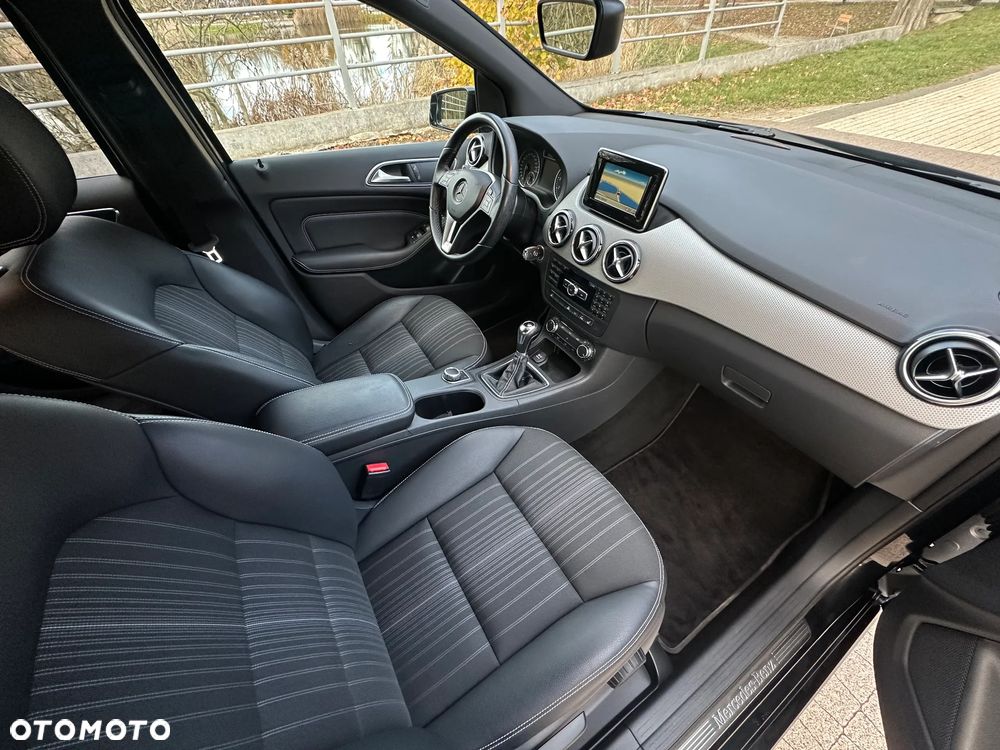 Mercedes-Benz Klasa B 180 UrbanStyle Edition - 8