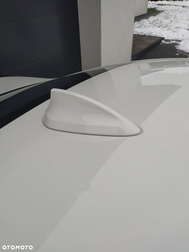 BMW Seria 3 330i Sport Line - 18