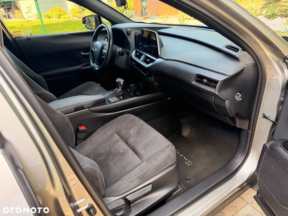 Lexus UX 250h GPF Business 2WD - 20