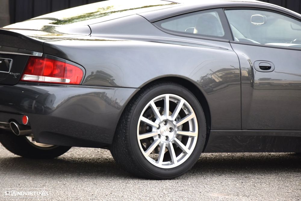 Aston Martin Vanquish - 25