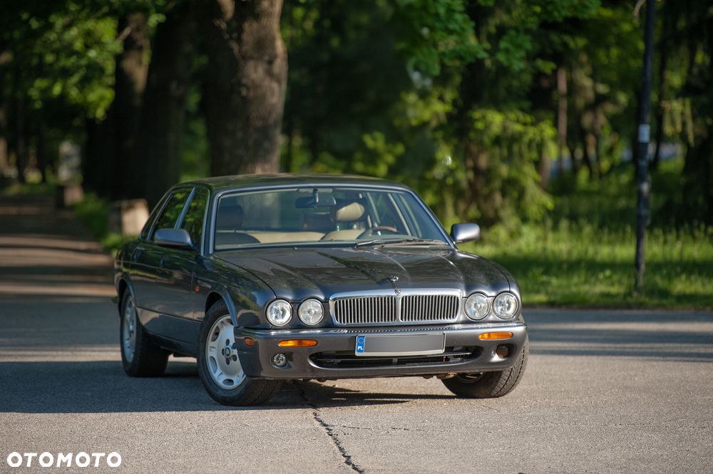 Jaguar XJ - 1