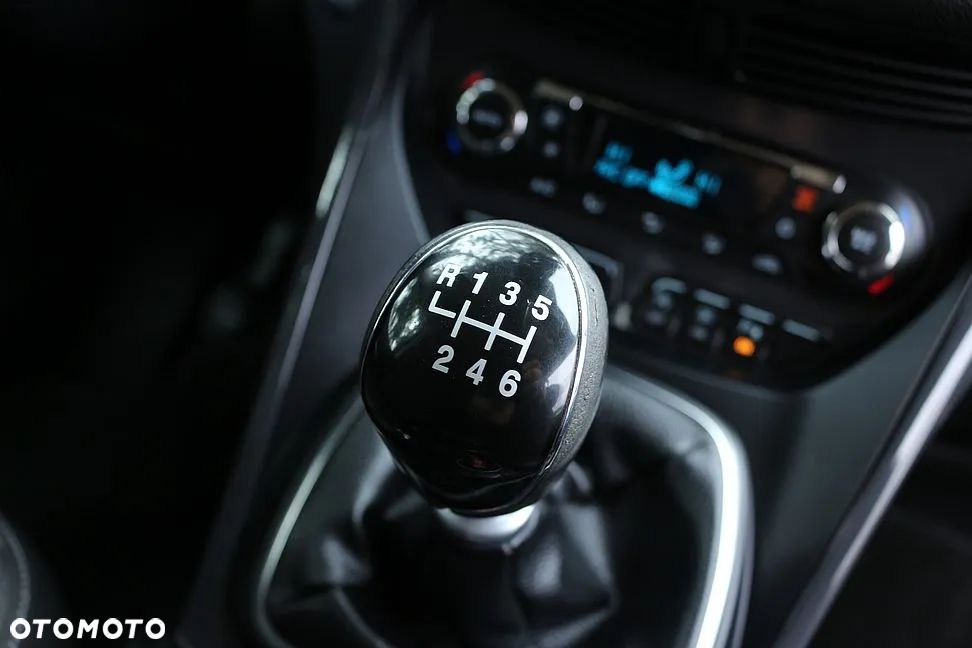 Ford Kuga 1.6 EcoBoost 2x4 Titanium - 21