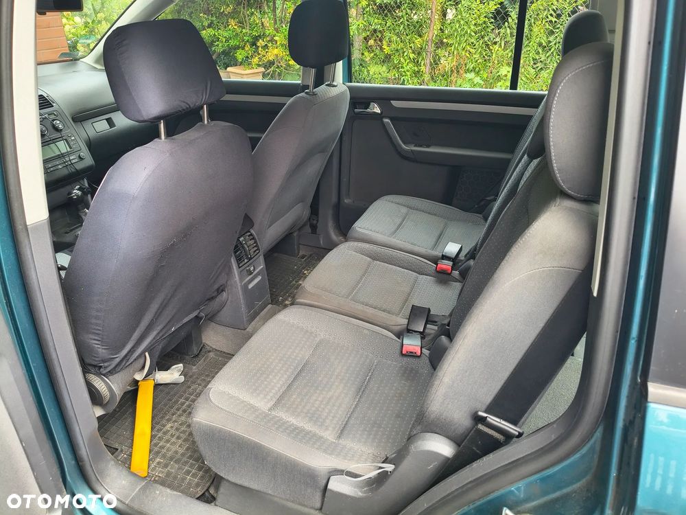 Volkswagen Touran 1.6 FSI Basis - 11