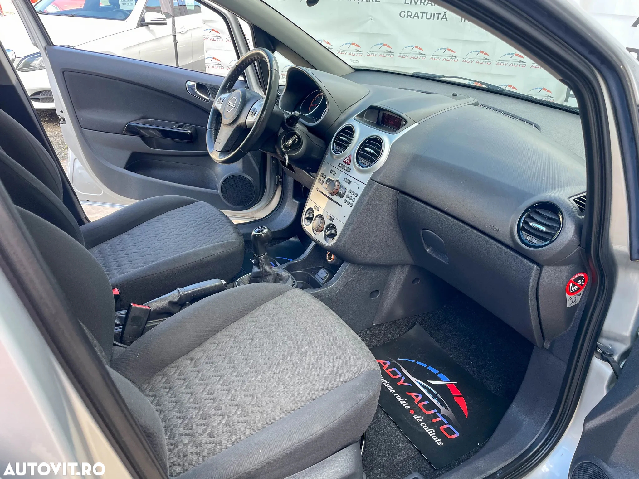 Opel Corsa 1.2 Essentia - 10
