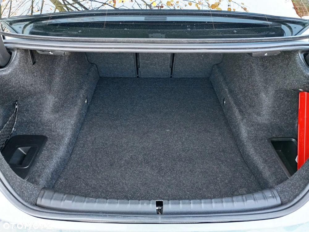 BMW Seria 5 M550i xDrive - 29