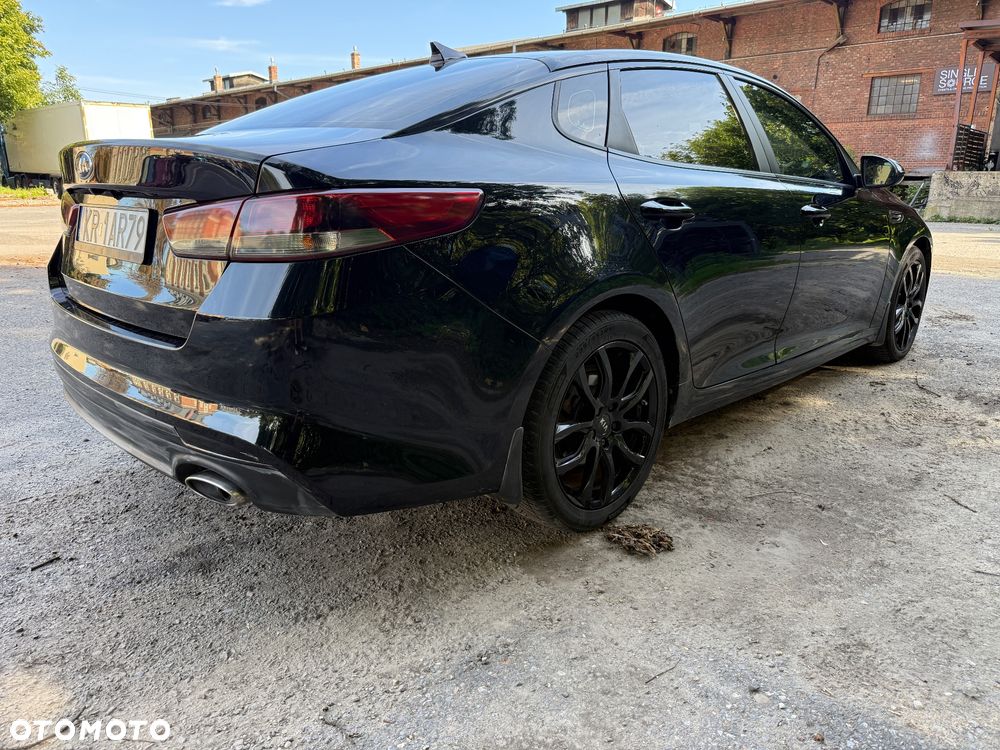 Kia Optima 2.0 M - 12