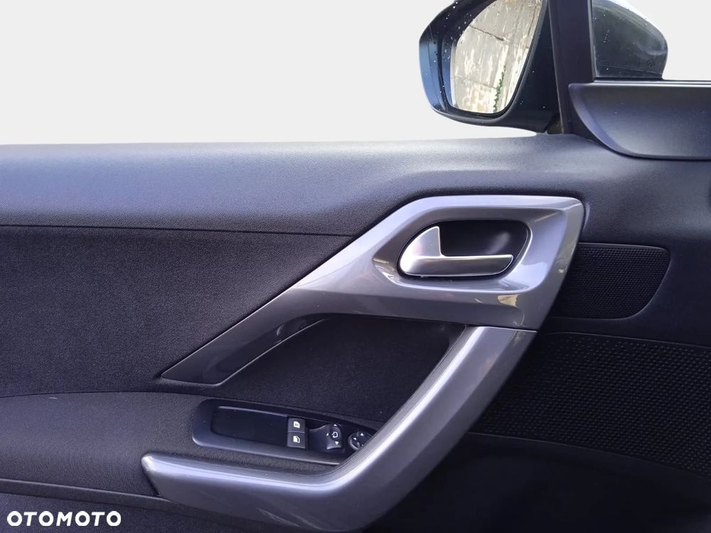 Peugeot 2008 1.2 Pure Tech Style S&S - 29