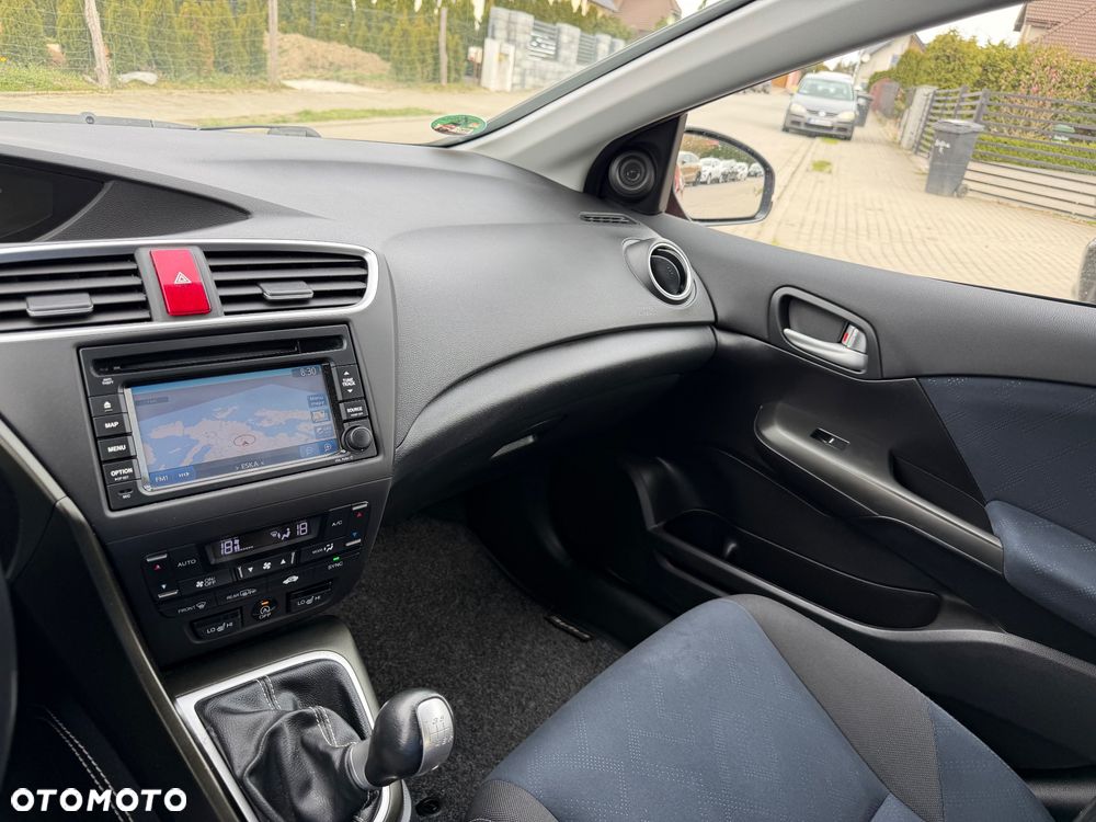 Honda Civic 1.6 i-DTEC Executive Black Edition - 26