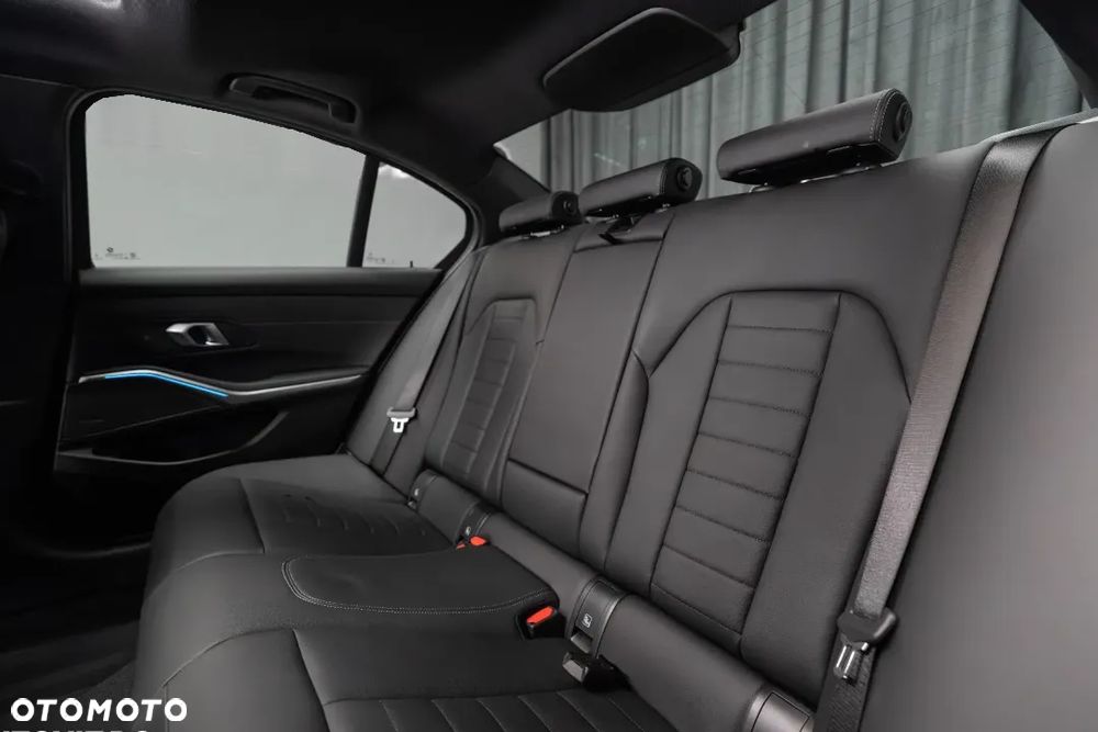 BMW Seria 3 320d xDrive mHEV M Sport - 26