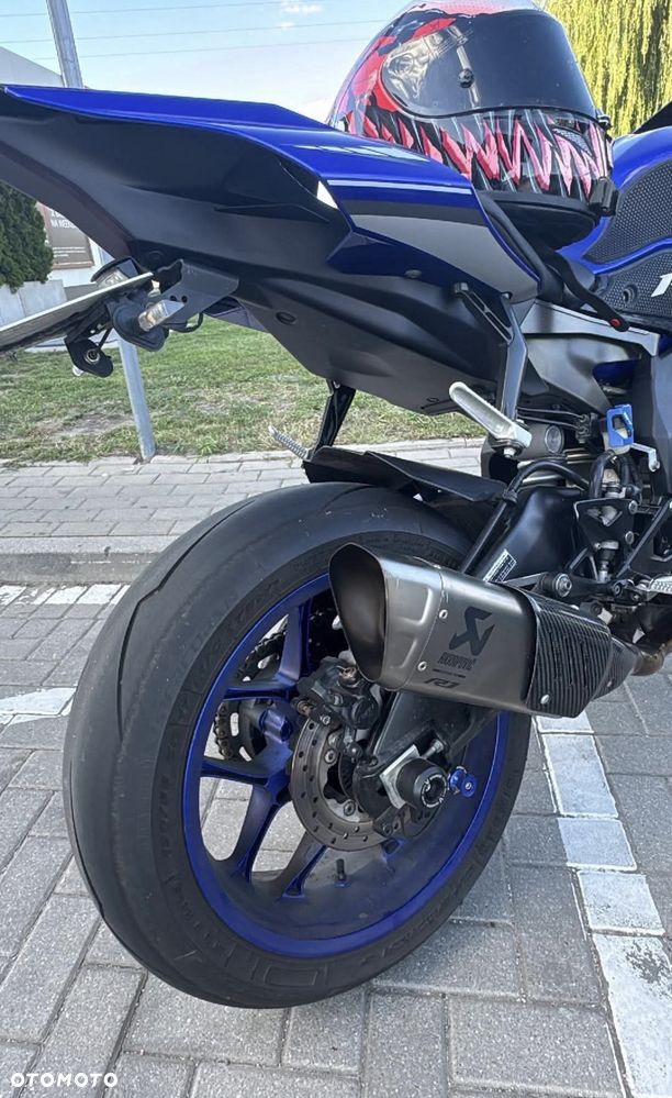Yamaha R1 - 14