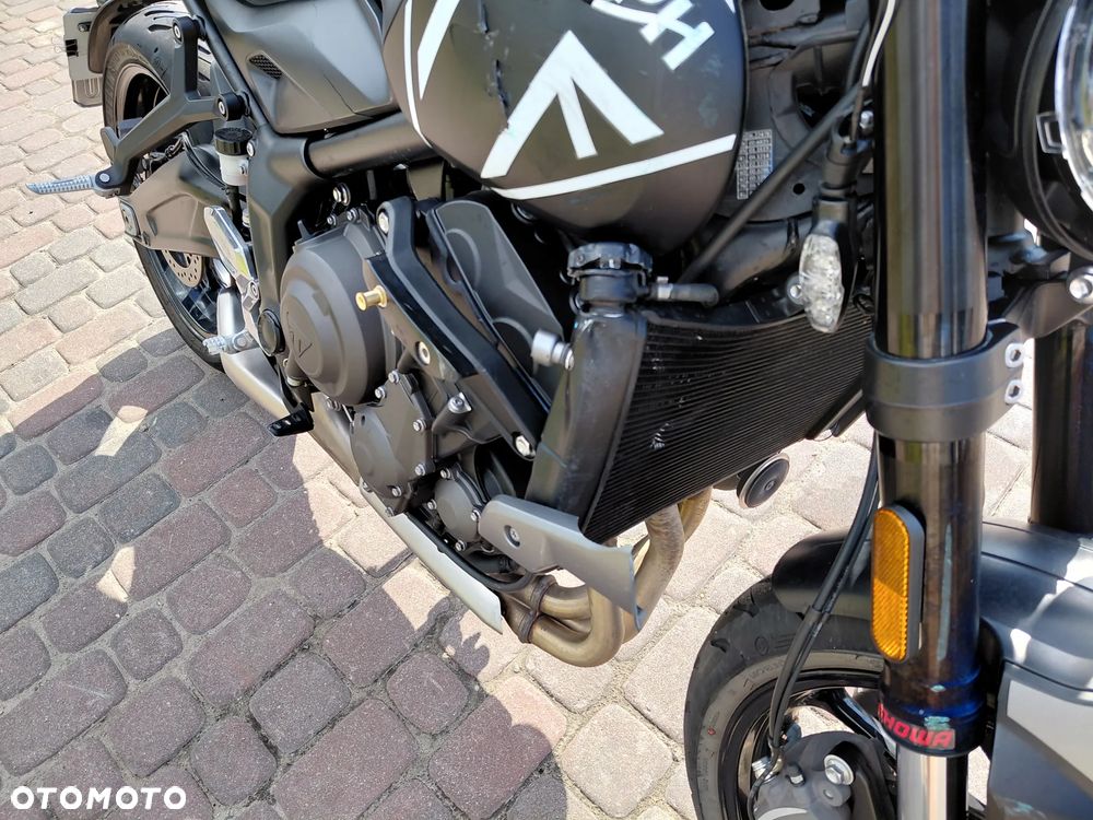 Triumph Trident - 9