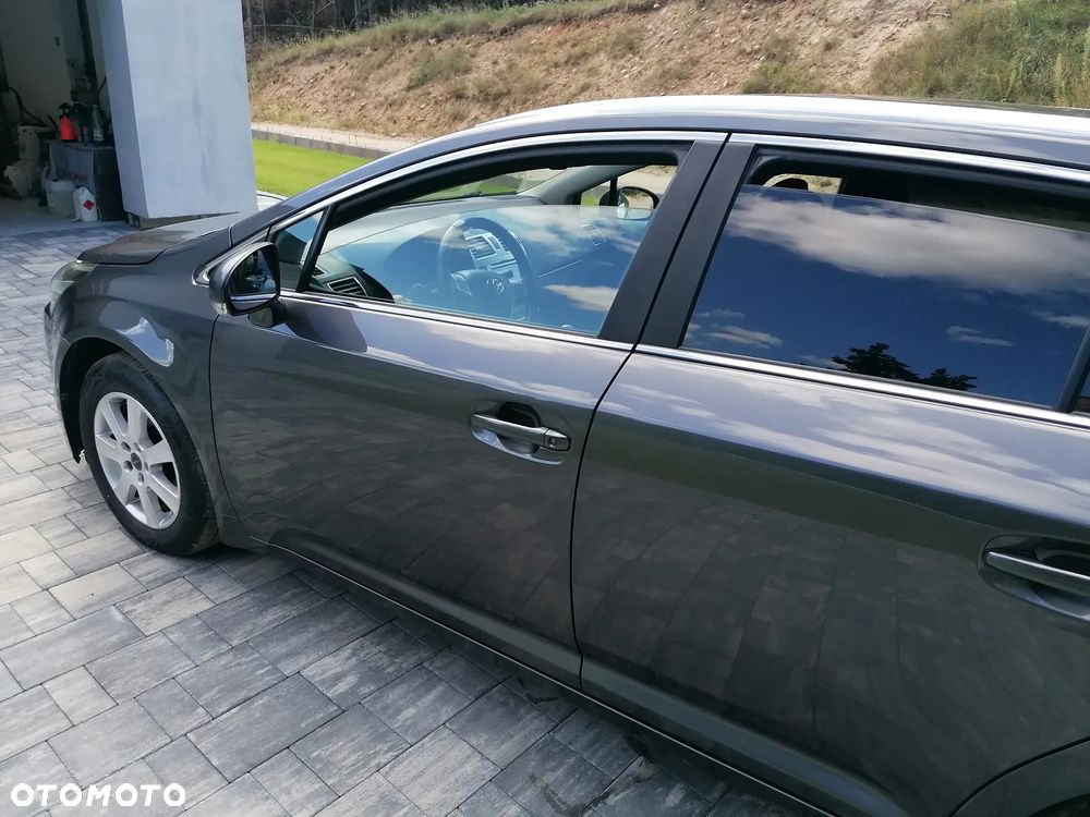 Toyota Avensis 2.0 D-4D Comfort - 12
