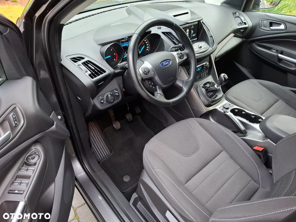Ford Kuga 2.0 TDCi 2x4 Titanium - 10