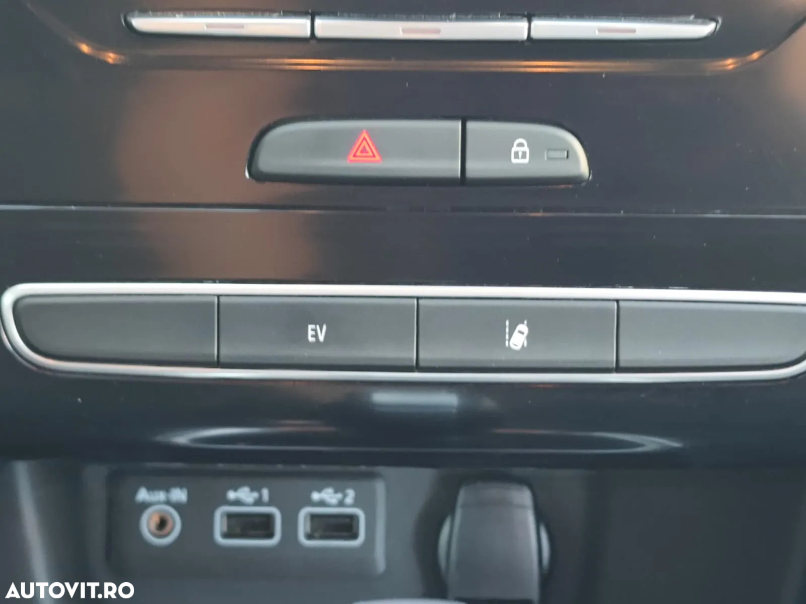 Renault Megane Grandtour E-TECH Plug-in 160 BUSINESS EDITION - 23