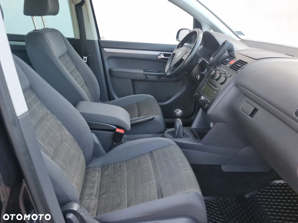 Volkswagen Touran 2.0 TDI DPF Highline - 12