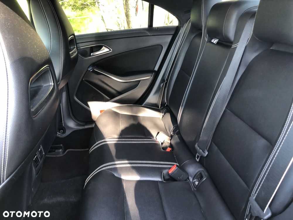 Mercedes-Benz CLA 200 d 7G-DCT UrbanStyle Edition - 22