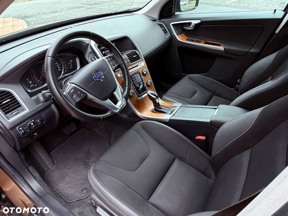Volvo XC 60 D4 Geartronic Momentum - 25
