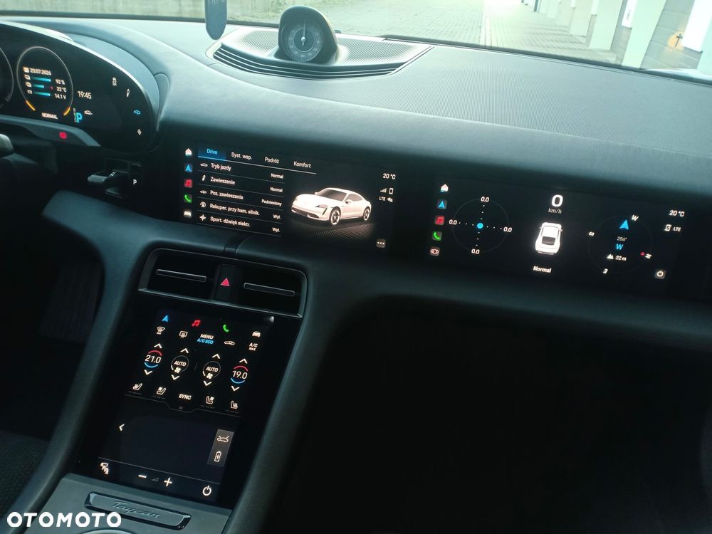 Porsche Taycan Turbo - 9