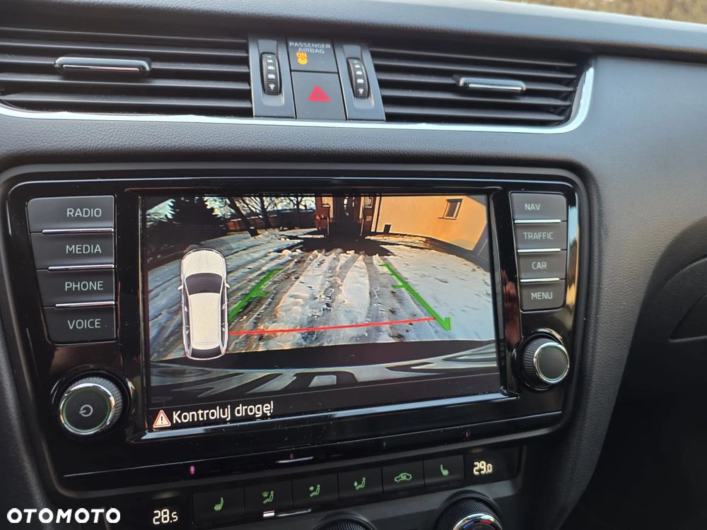 Skoda Octavia 2.0 TDI DSG RS - 22