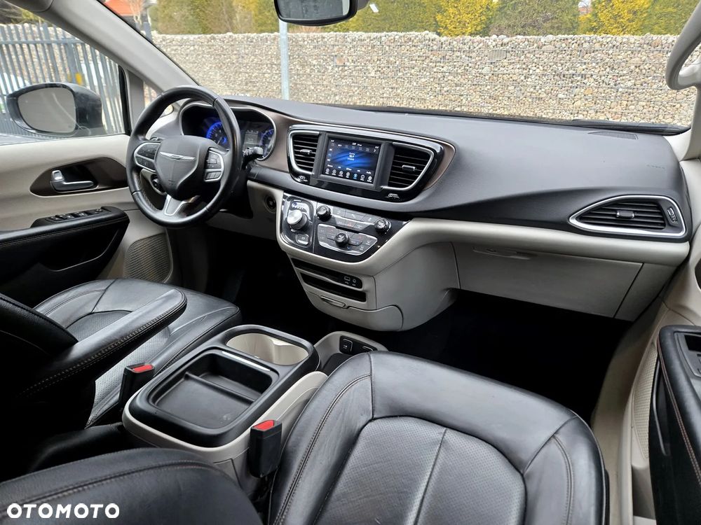 Chrysler Pacifica - 7