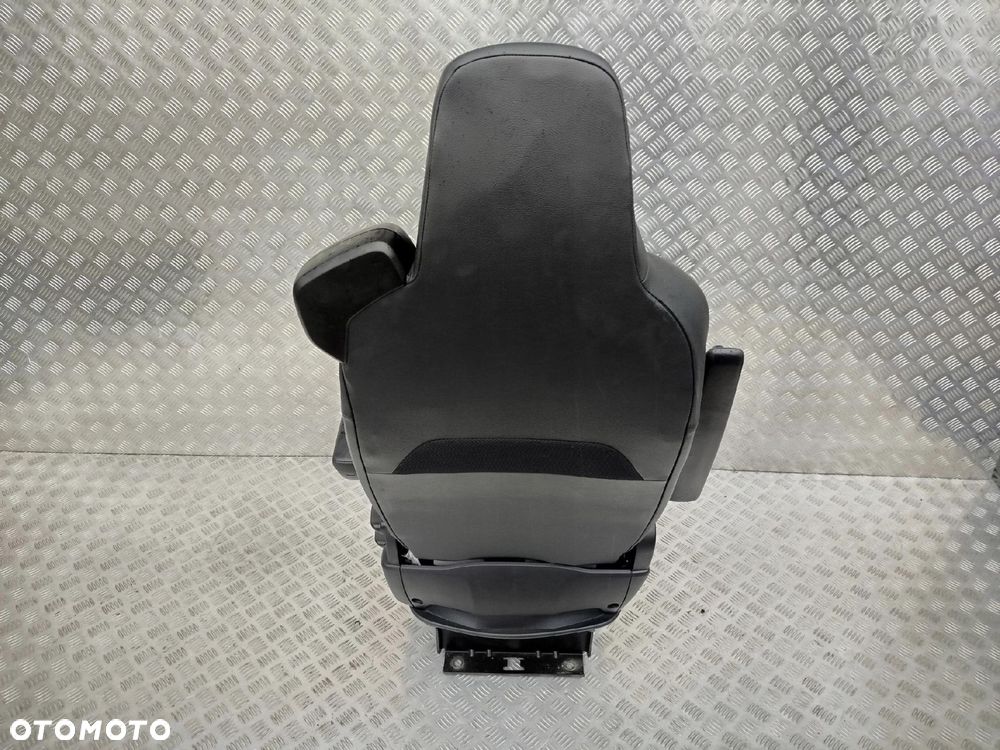 FOTEL KIEROWCY RECARO SKÓRA SCANIA - 3