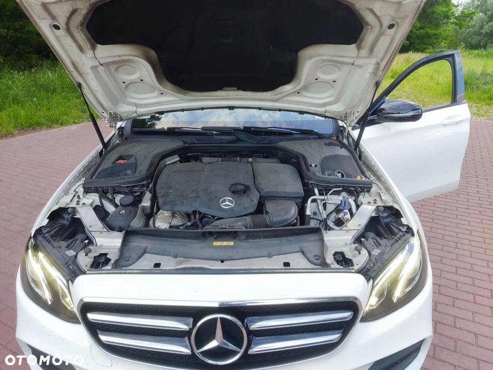 Mercedes-Benz Klasa E 220 d 4-Matic 9G-TRONIC - 24