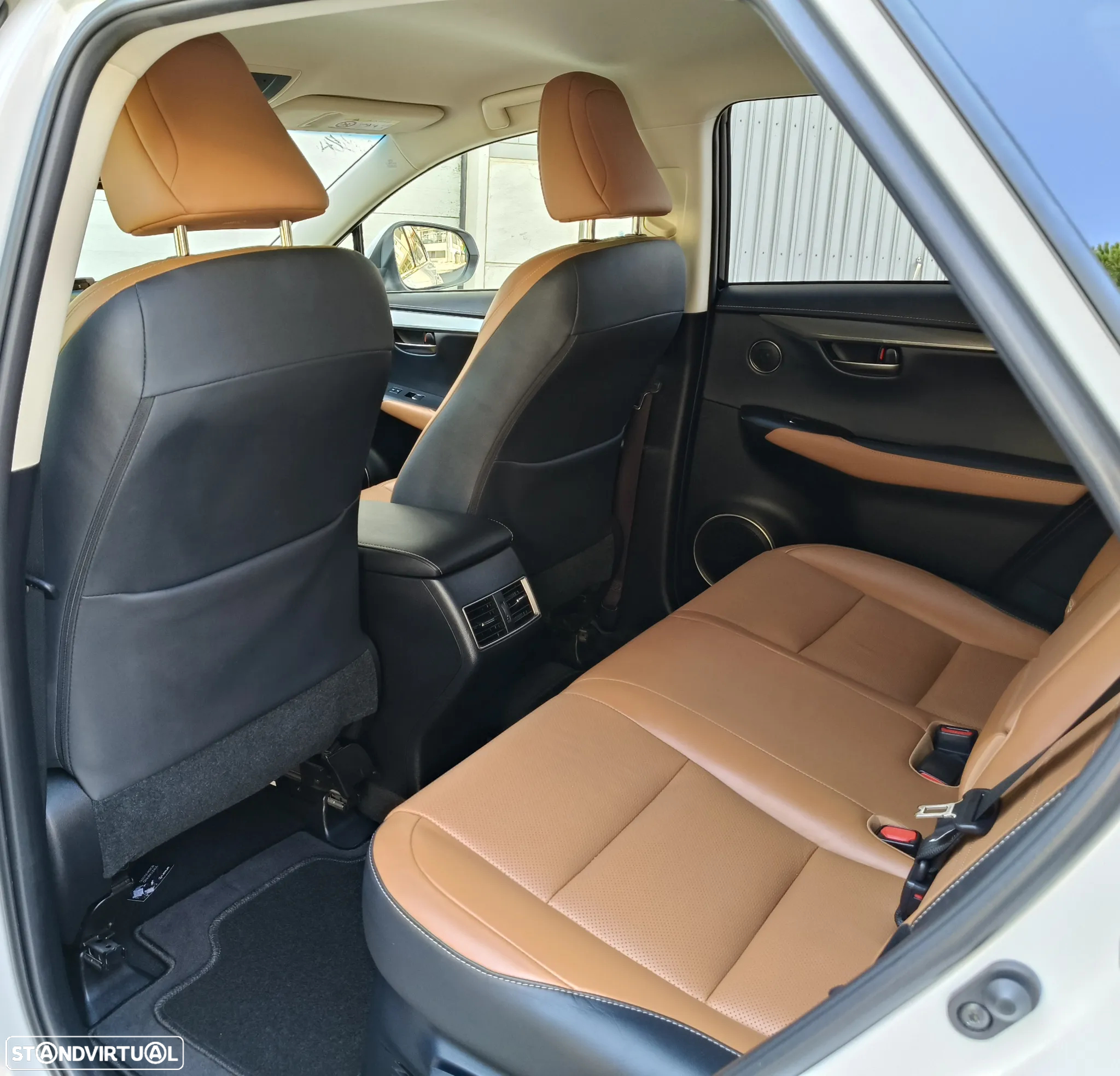 Lexus NX 300h Executive+ - 28