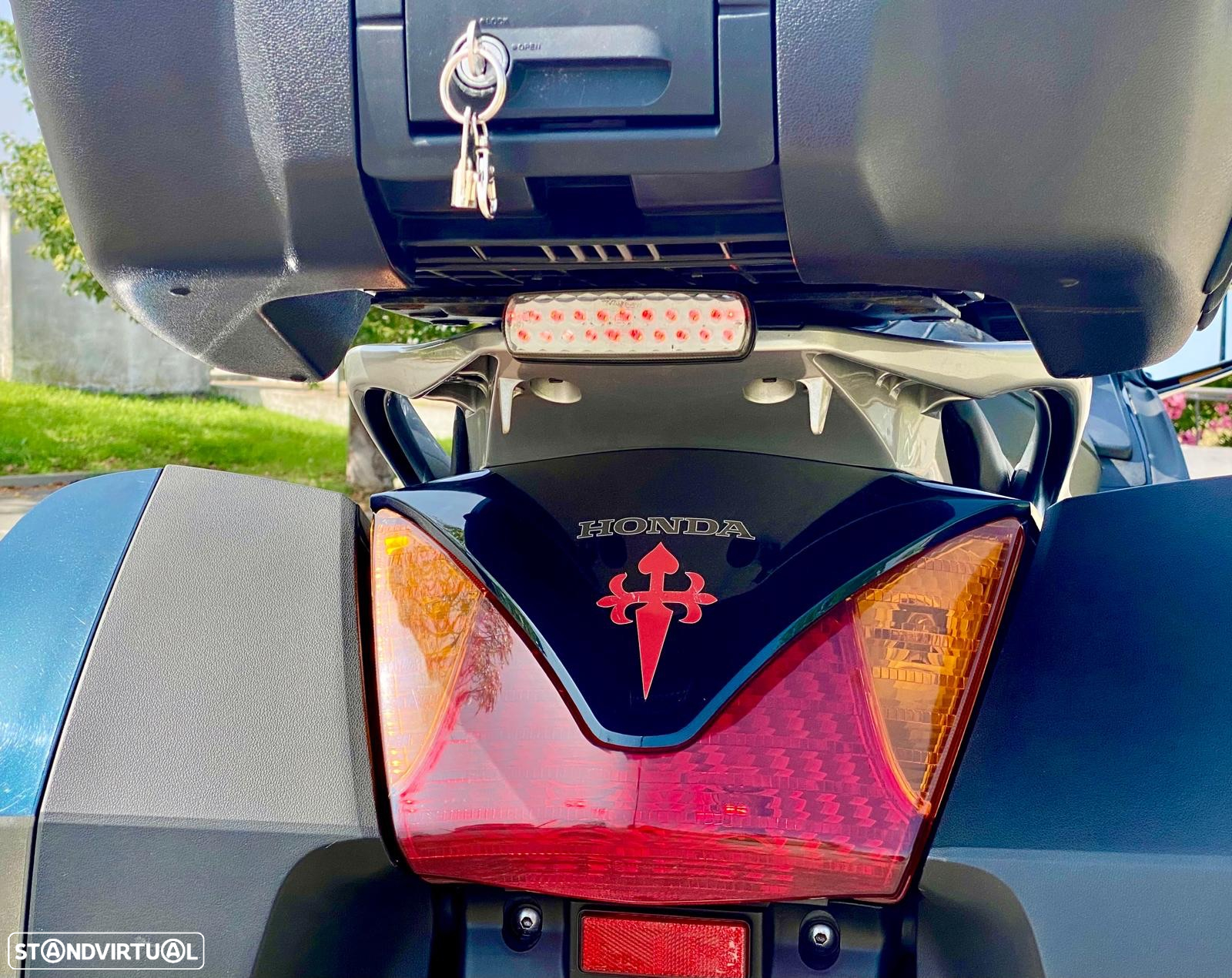 Honda Pan European ST1300A - 9