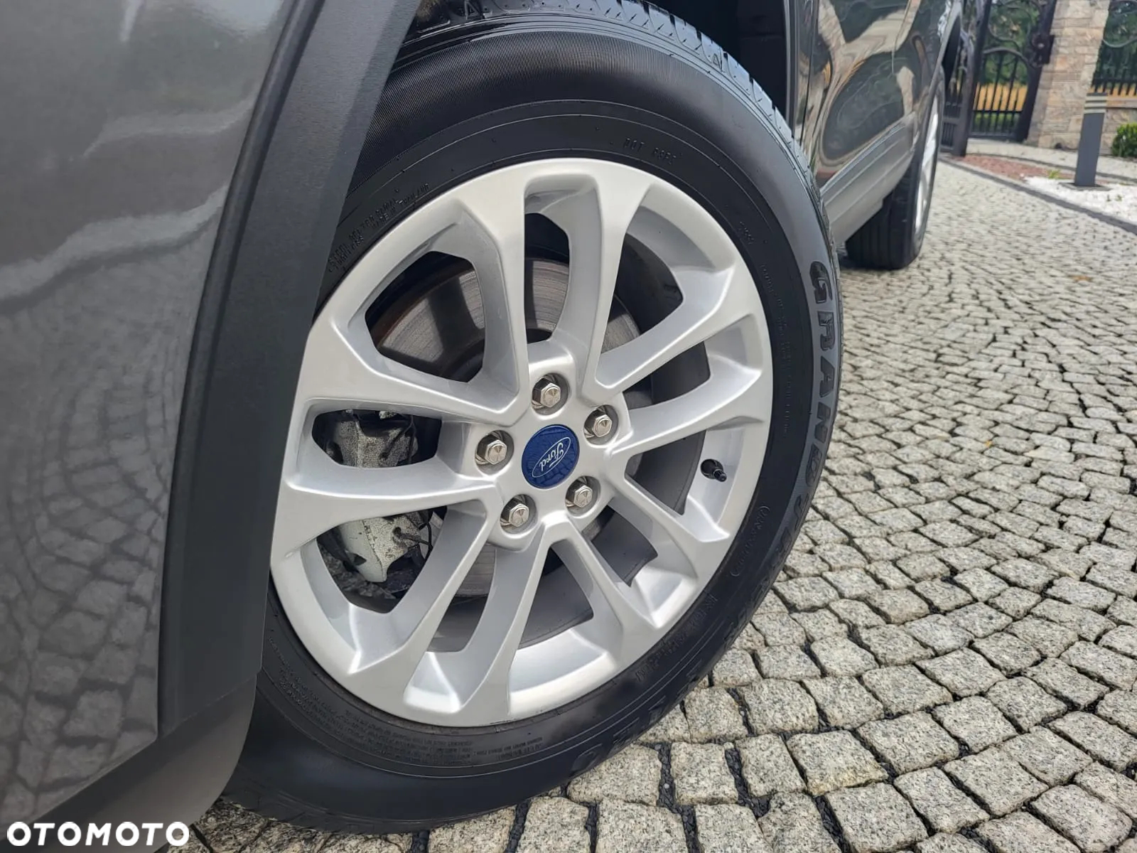 Ford Kuga - 24