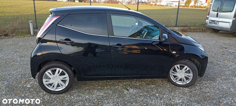 Toyota Aygo x-play touch - 19