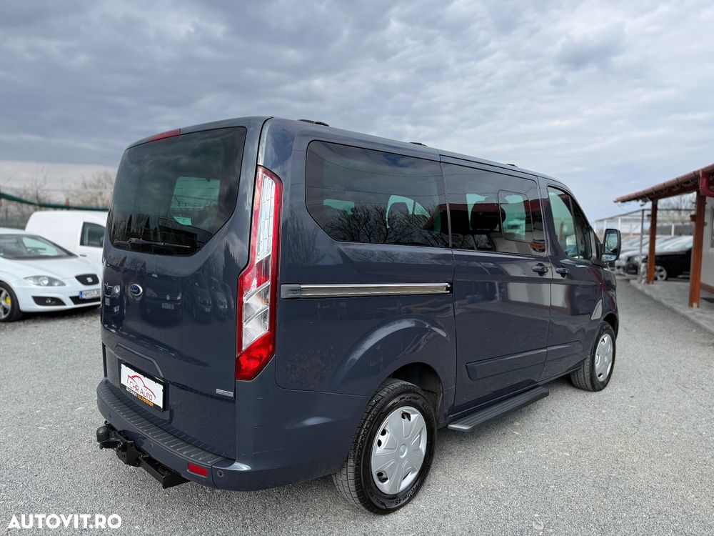 Ford Tourneo Custom - 19