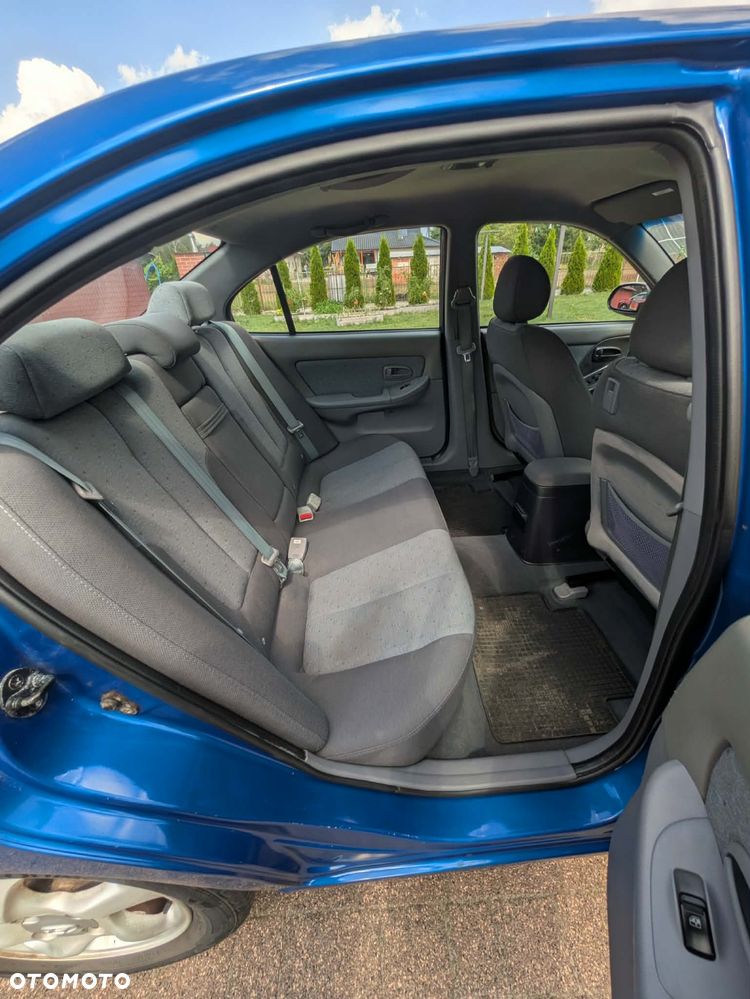 Hyundai Elantra 1.6 Comfort - 18