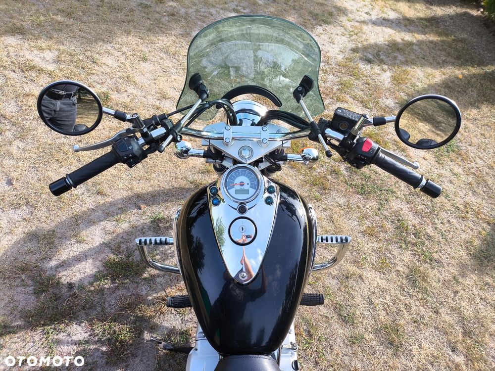 Suzuki Intruder - 13