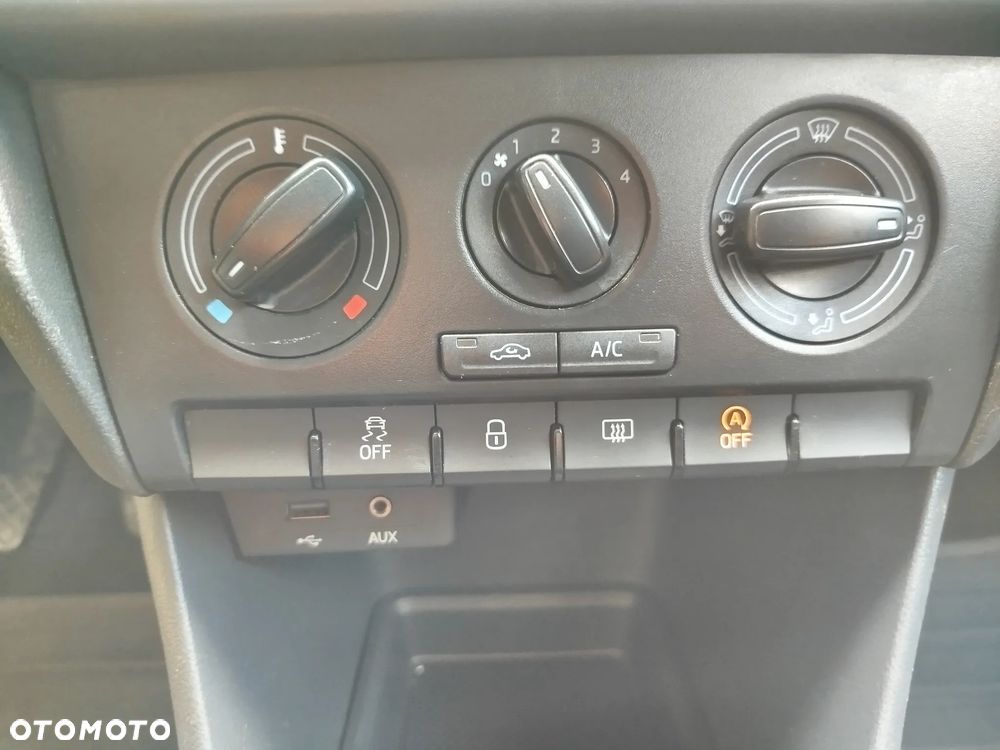Skoda RAPID 1.2 TSI Ambition - 10
