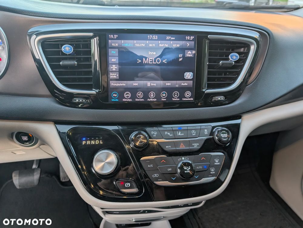 Chrysler Pacifica - 17