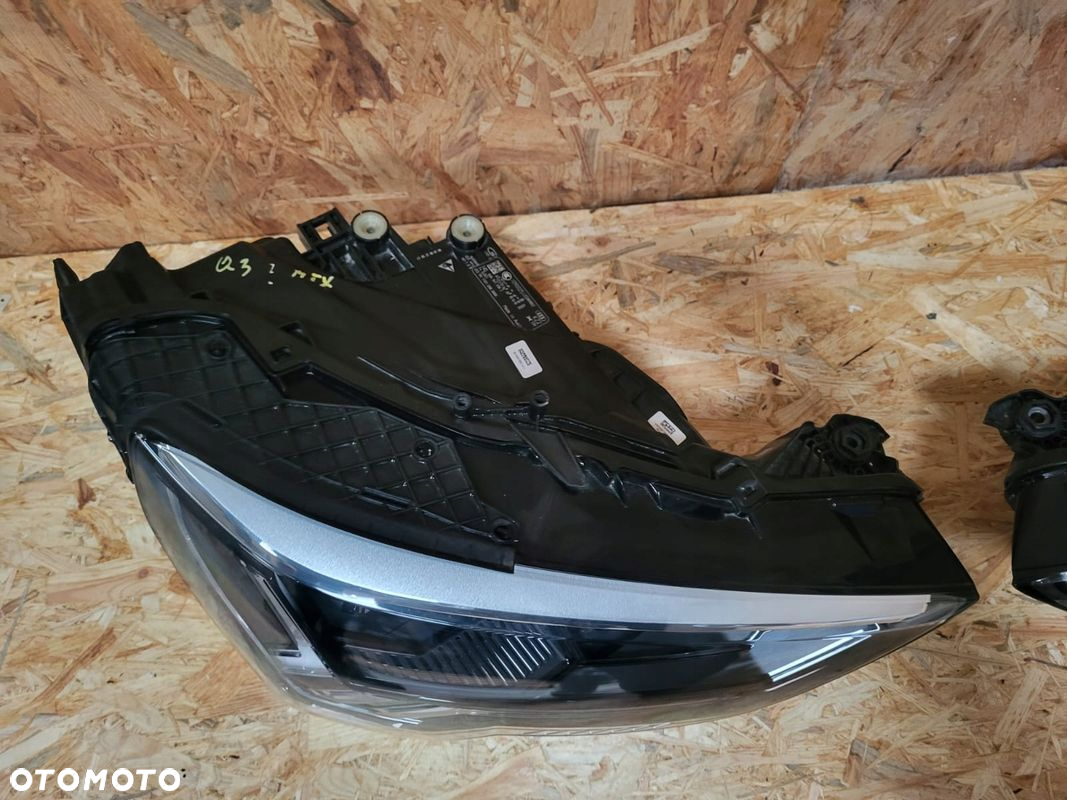LAMPA AUDI RSQ3 MATRIX 83A941035C 83A941036C - 9