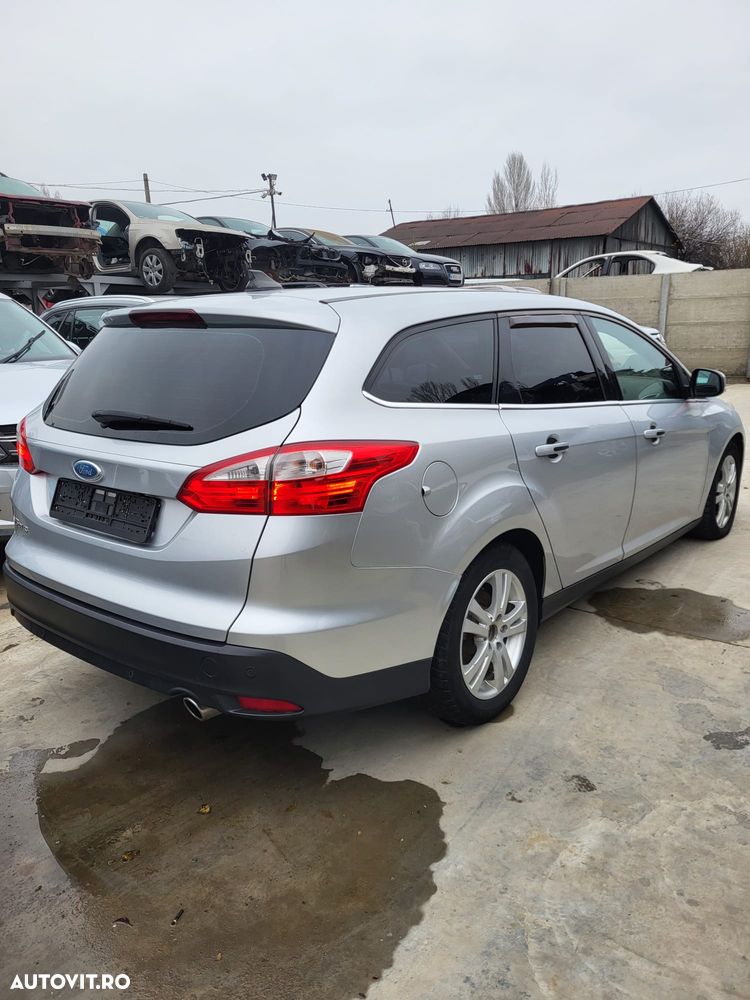 Dezmembram Ford Focus 3 break 2012 Bara fata/ Capota/ Faruri - 4