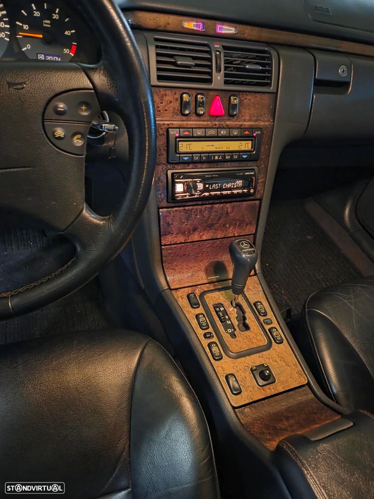 Mercedes-Benz E 320 - 8