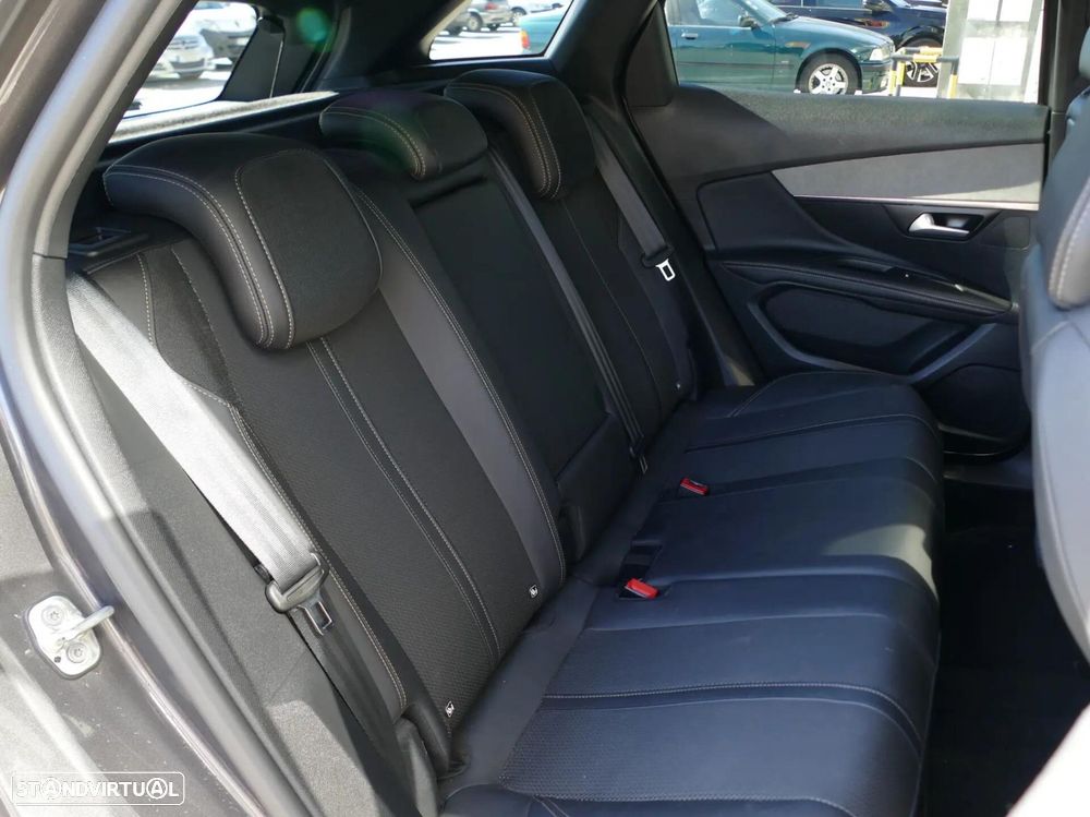Peugeot 3008 1.5 BlueHDi GT EAT8 - 31