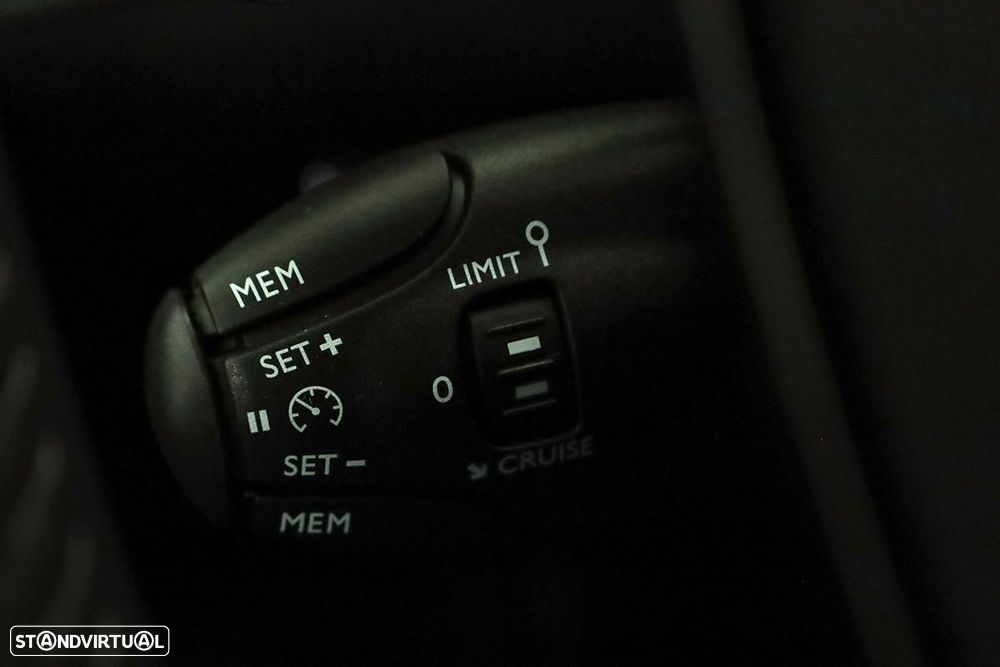 Peugeot 2008 1.2 PureTech Allure EAT8 - 16