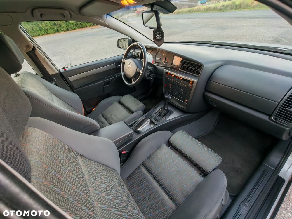 2003 Opel Omega, photograph 7