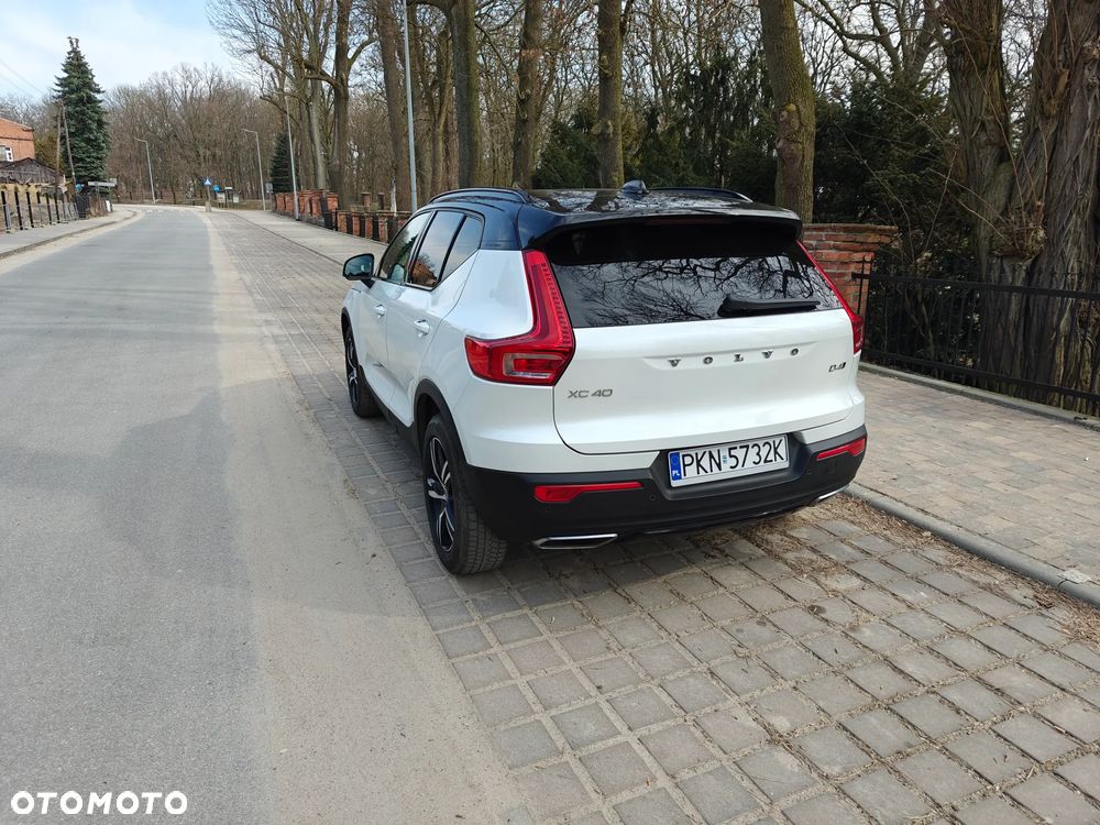 Volvo XC 40 D4 AWD Geartronic R-Design - 8
