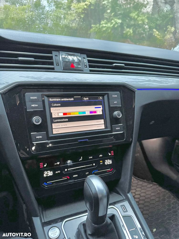 Volkswagen Passat Variant 2.0 TDI DSG Comfortline - 18