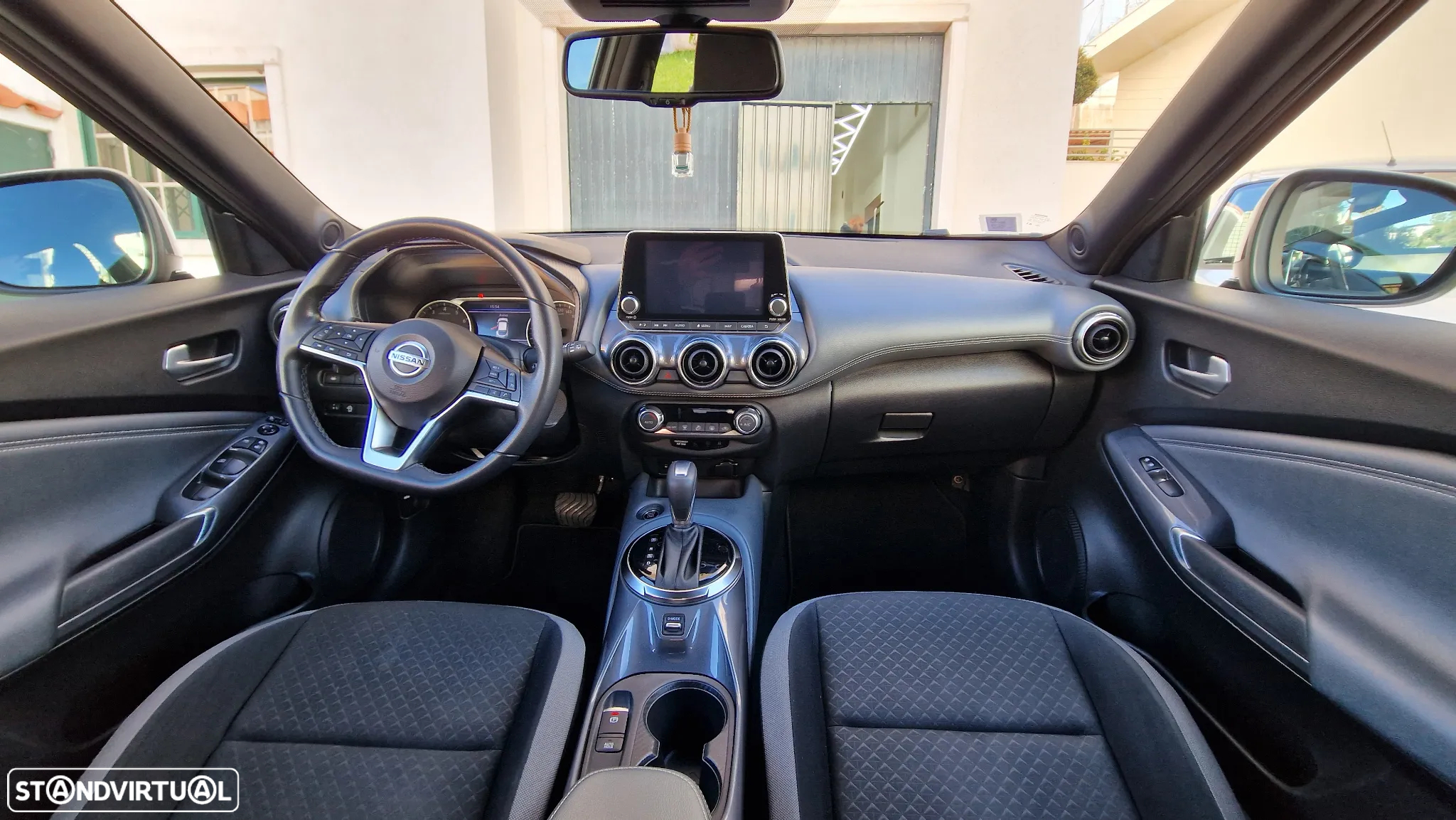 Nissan Juke 1.0 DIG-T N-Connecta DCT - 2