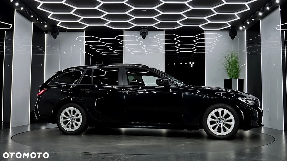 BMW Seria 3 318d Sport Line - 10